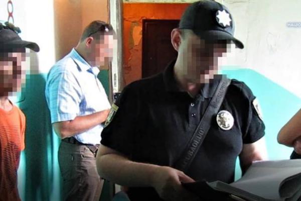 В Лисичанске полицейские разоблачили распространителя порнографии В Лисичанске полицейские разоблачили распространителя порнографии