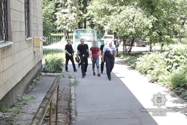 На Полтавщине арестовали супругов, которые снимали порно со своей 4-летней дочерью На Полтавщине арестовали супругов, которые снимали порно со своей 4-летней дочерью