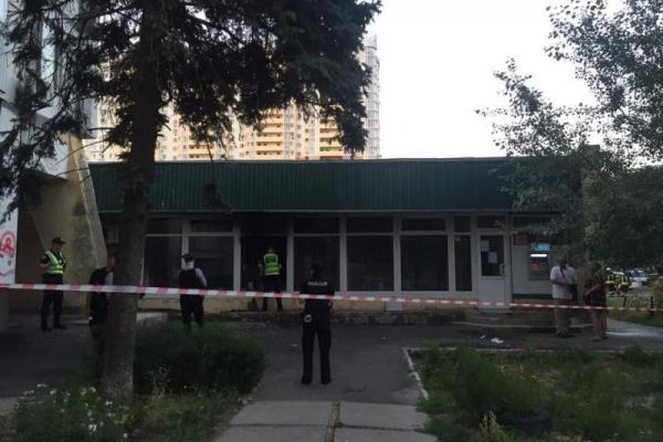 В Киеве в отделение банка бросили "коктейль Молотова" В Киеве в отделение банка бросили "коктейль Молотова"