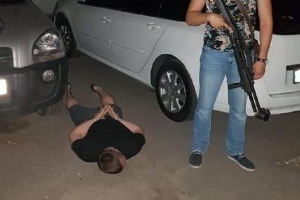 В Киеве СБУ задержала банду россиян, которые промышляли вымогательством В Киеве СБУ задержала банду россиян, которые промышляли вымогательством