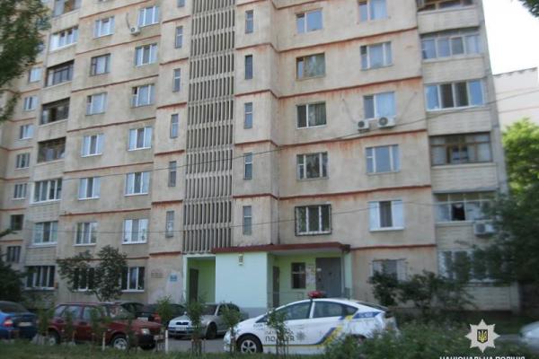 Харьковчанин зарезал знакомую и 3 дня пробыл с телом в квартире Харьковчанин зарезал знакомую и 3 дня пробыл с телом в квартире