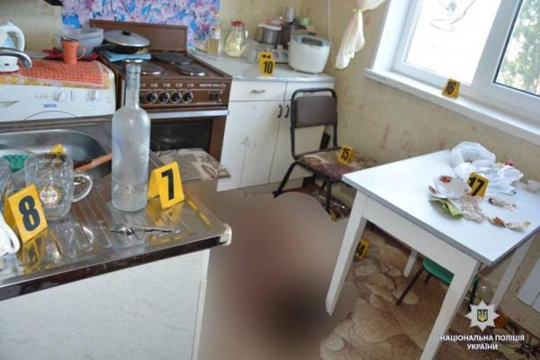 Харьковчанин зарезал знакомую и 3 дня пробыл с телом в квартире Харьковчанин зарезал знакомую и 3 дня пробыл с телом в квартире
