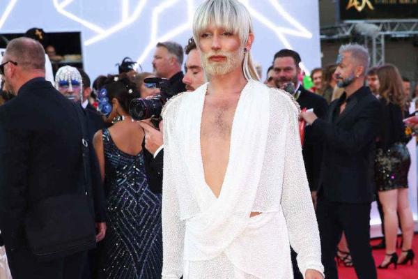 Кончита Вурст вышла в свет в неузнаваемом образе