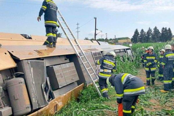 В Австрии перевернулся поезд с пассажирами: есть пострадавшие