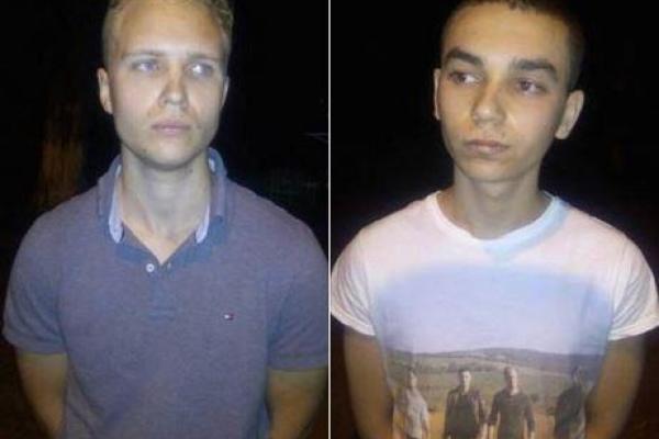 Справляли нужду и снимали процесс на видео: в Сумах задержали подростков, которые осквернили памятник "Небесной Сотне" Справляли нужду и снимали процесс на видео: в Сумах задержали подростков, которые осквернили памятник "Небесной Сотне"