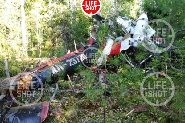 Смертельное падение вертолета в России: воздушное судно рухнуло в болото