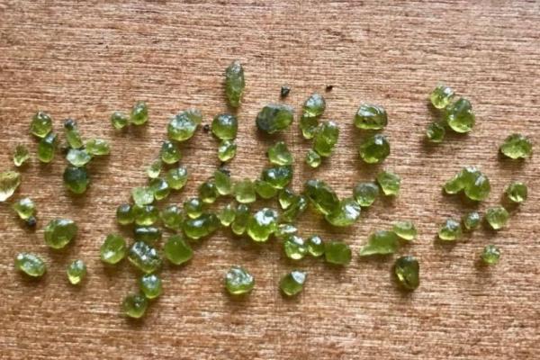 На Гавайи обрушился "дождь" из самоцветов после извержения вулкана