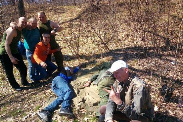 Защищают "русский мир" с алкоголем и девочками: как "служат" российские боевики на Донбассе Защищают "русский мир" с алкоголем и девочками: как "служат" российские боевики на Донбассе