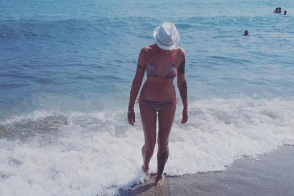 Российские учителя массово оголяются после громкого увольнения коллеги: что происходит Российские учителя массово оголяются после громкого увольнения коллеги: что происходит