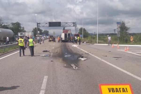 В ДТП на Житомирщине погибли 10 человек, еще 10 травмированы: первые подробности и фото В ДТП на Житомирщине погибли 10 человек, еще 10 травмированы: первые подробности и фото
