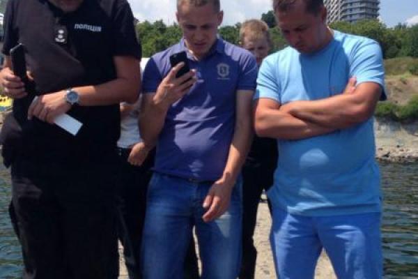 На одесском пляже нашли утопленника с набитой камнями сумкой На одесском пляже нашли утопленника с набитой камнями сумкой