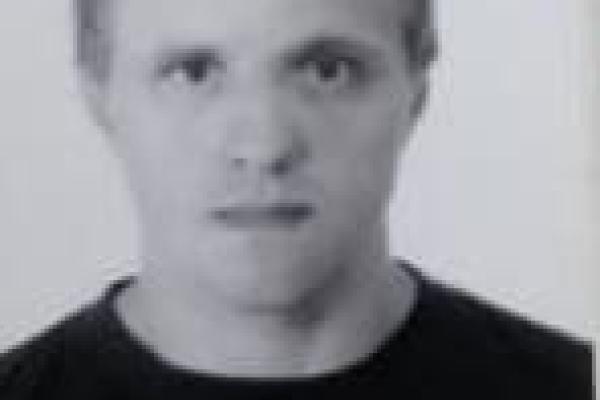 "Люди осатанели": возле ночного клуба в Москве мужчина ударил ножом девушку, которая ему понравилась 