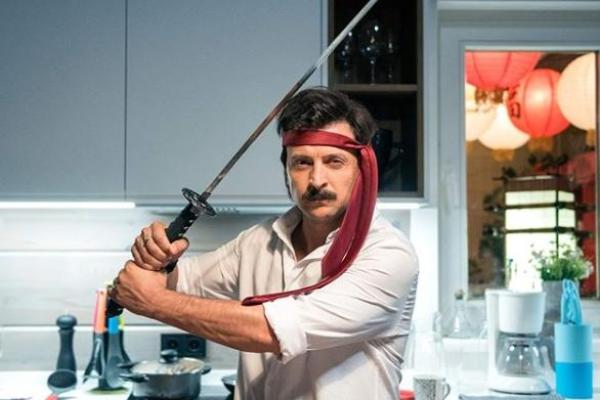 "Опасен лишь на фотографии": Зеленский сменил имидж и отрастил усы