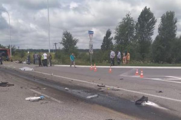 В ДТП на Житомирщине погибли 10 человек, еще 10 травмированы: первые подробности и фото В ДТП на Житомирщине погибли 10 человек, еще 10 травмированы: первые подробности и фото