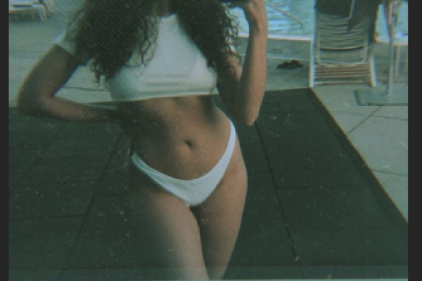 В купальнике и без: Настя Каменских выставила напоказ свои сочные формы В купальнике и без: Настя Каменских выставила напоказ свои сочные формы