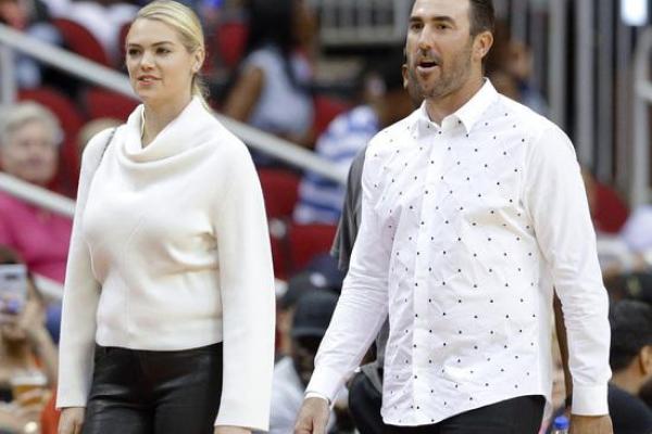 Самая сексуальная девушка планеты ждет ребенка