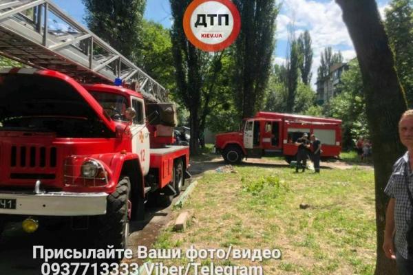 Огонь уничтожил 3 этажа: В Киеве загорелась многоэтажка, есть пострадавший Огонь уничтожил 3 этажа: В Киеве загорелась многоэтажка, есть пострадавший