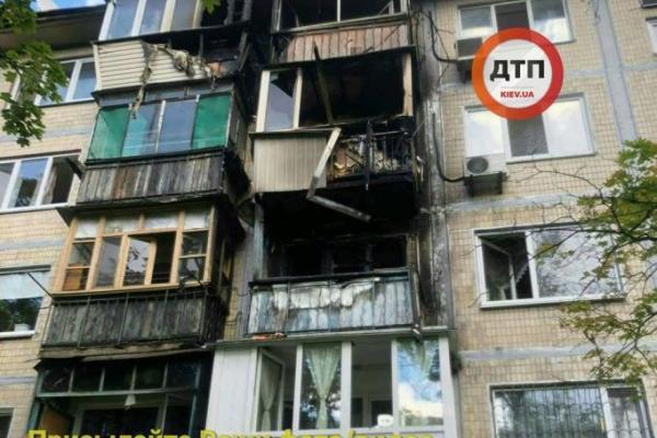 Огонь уничтожил 3 этажа: В Киеве загорелась многоэтажка, есть пострадавший Огонь уничтожил 3 этажа: В Киеве загорелась многоэтажка, есть пострадавший