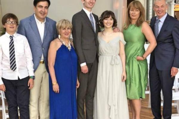 Саакашвили рассказал о свадьбе своего сына и показал семейное фото Саакашвили рассказал о свадьбе своего сына и показал семейное фото