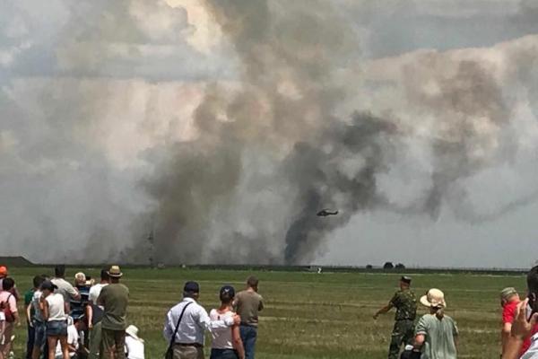 В Румынии на авиашоу разбился истребитель: кадры