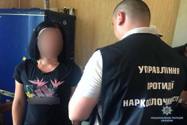 В Киеве задержали этническую банду с наркотиками на 2,5 миллиона гривен В Киеве задержали этническую банду с наркотиками на 2,5 миллиона гривен