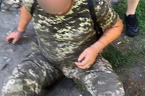 В Киеве задержали этническую банду с наркотиками на 2,5 миллиона гривен В Киеве задержали этническую банду с наркотиками на 2,5 миллиона гривен