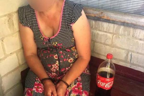 В Киеве задержали этническую банду с наркотиками на 2,5 миллиона гривен В Киеве задержали этническую банду с наркотиками на 2,5 миллиона гривен