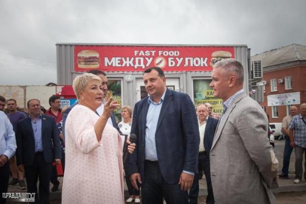 Шедевральный кадр: фото украинского чиновника "между булок" взорвало соцсети Шедевральный кадр: фото украинского чиновника "между булок" взорвало соцсети
