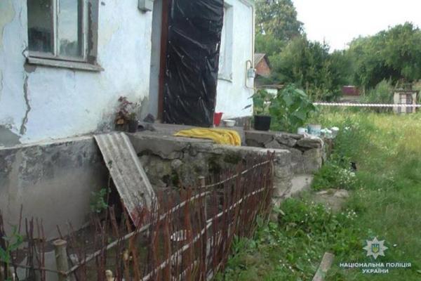 Ранил в сонную артерию: На Хмельниччине пенсионер набросился с ножом на молодого приятеля Ранил в сонную артерию: На Хмельниччине пенсионер набросился с ножом на молодого приятеля