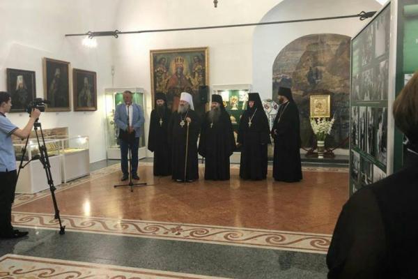 Фото Путина в Лавре: УПЦ МП крупно оскандалилась Фото Путина в Лавре: УПЦ МП крупно оскандалилась