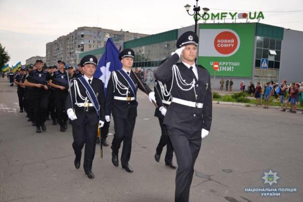 В Лисичанске в годовщину освобождения состоялся парад и выставка военной техники В Лисичанске в годовщину освобождения состоялся парад и выставка военной техники