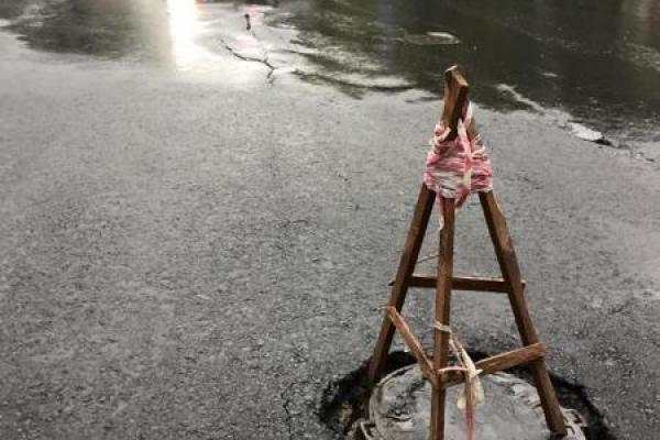 "В Украине идут аномальные дожди, которые разрушают асфальт", - журналист "В Украине идут аномальные дожди, которые разрушают асфальт", - журналист