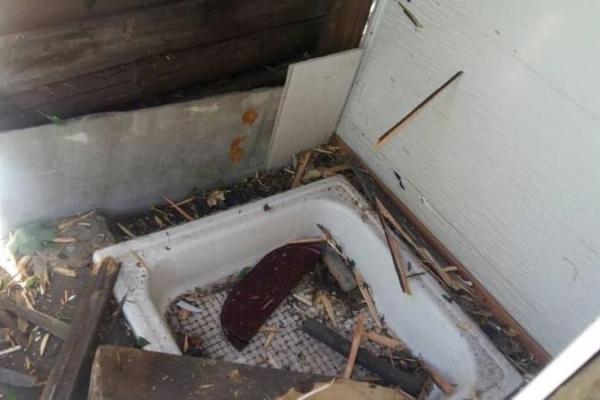 Освобожденное Золотое-4 подверглось обстрелу, есть разрушения Освобожденное Золотое-4 подверглось обстрелу, есть разрушения