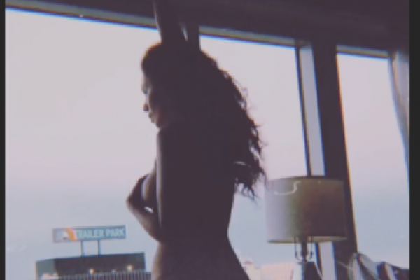 В купальнике и без: Настя Каменских выставила напоказ свои сочные формы В купальнике и без: Настя Каменских выставила напоказ свои сочные формы