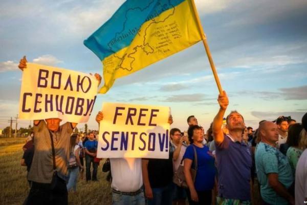 Группа "Бумбокс" отыграла концерт на админгранице с оккупированным Крымом Группа "Бумбокс" отыграла концерт на админгранице с оккупированным Крымом