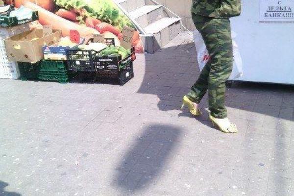 Мода по-донецки: в сети обсуждают "боевую подругу Захарченко" в камуфляже и на шпильках