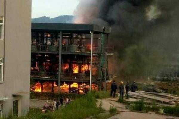 В Китае взрыв на химическом заводе убил два десятка человек: кадры В Китае взрыв на химическом заводе убил два десятка человек: кадры