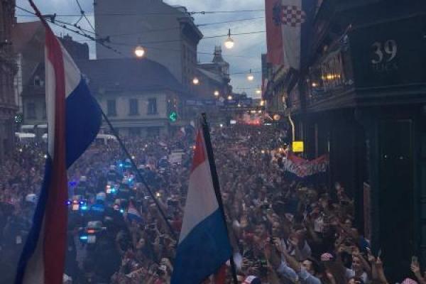 ЧМ-2018: Как Хорватия встретила сборную после финала ЧМ-2018: Как Хорватия встретила сборную после финала