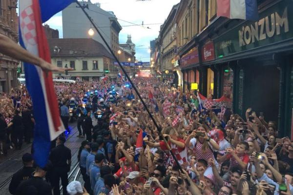 ЧМ-2018: Как Хорватия встретила сборную после финала ЧМ-2018: Как Хорватия встретила сборную после финала