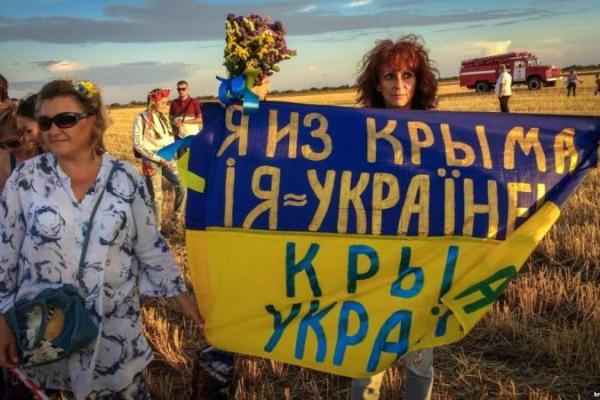 Группа "Бумбокс" отыграла концерт на админгранице с оккупированным Крымом Группа "Бумбокс" отыграла концерт на админгранице с оккупированным Крымом