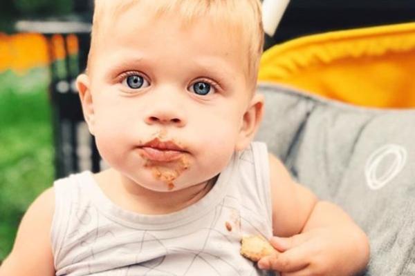 Сын Анны Седоковой очаровал ее фанатов: забавное фото Сын Анны Седоковой очаровал ее фанатов: забавное фото