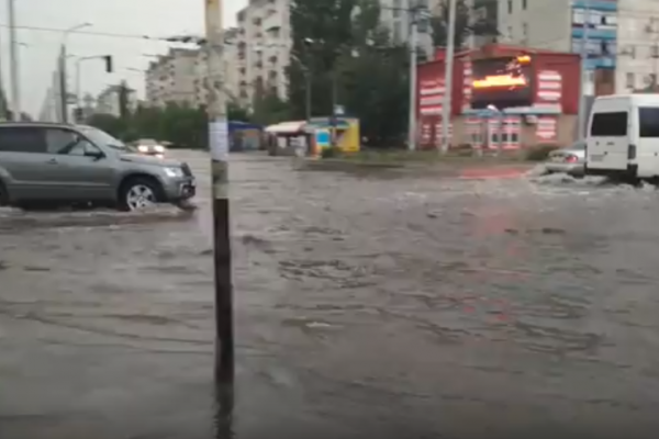На улицах - реки, в подъездах - водопады: Северодонецк затопило после ливня На улицах - реки, в подъездах - водопады: Северодонецк затопило после ливня