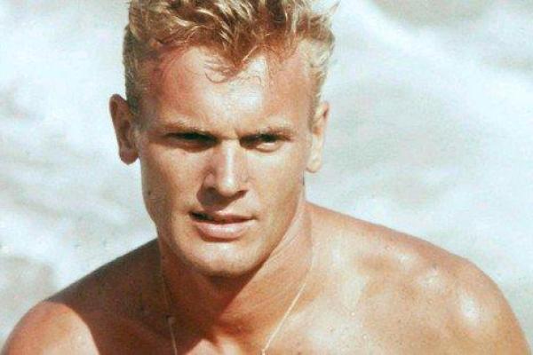 Легендарный голливудский актер умер накануне своего дня рождения